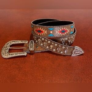 NWOT WESTERN BELT RHINESTONE
Large Cowgirl EMBROIDERED Silver
Bling Buckle